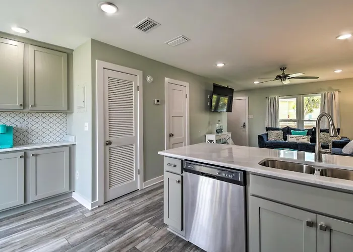 Holiday home - Walk To & Restaurants! *
