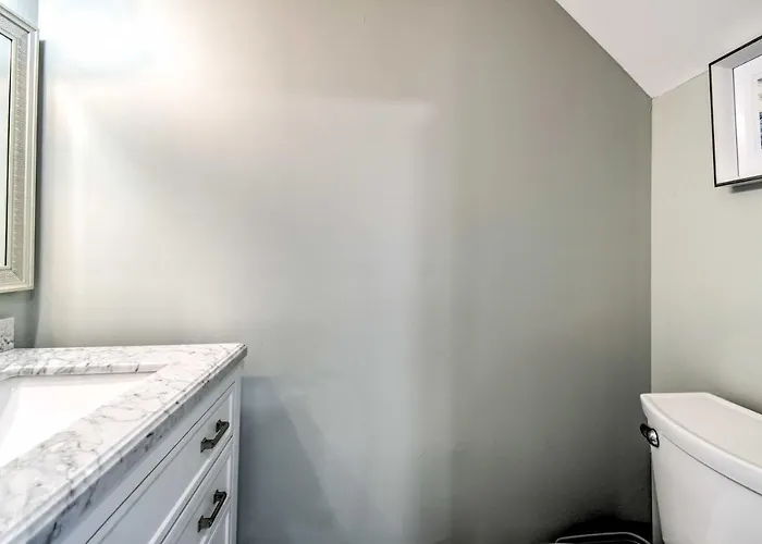 - Walk To & Restaurants! Holiday home